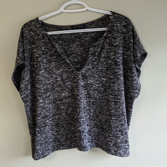 Knotched V-Neck Tshirt